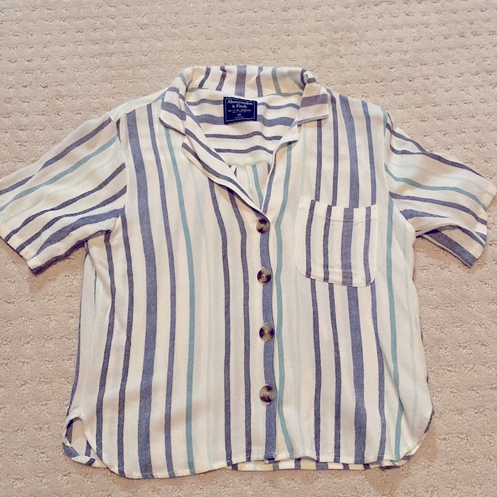 Abercrombie and fitch short sleeve blouse size xs